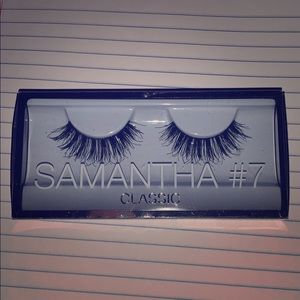 Huda Beauty “Samantha” eyelashes